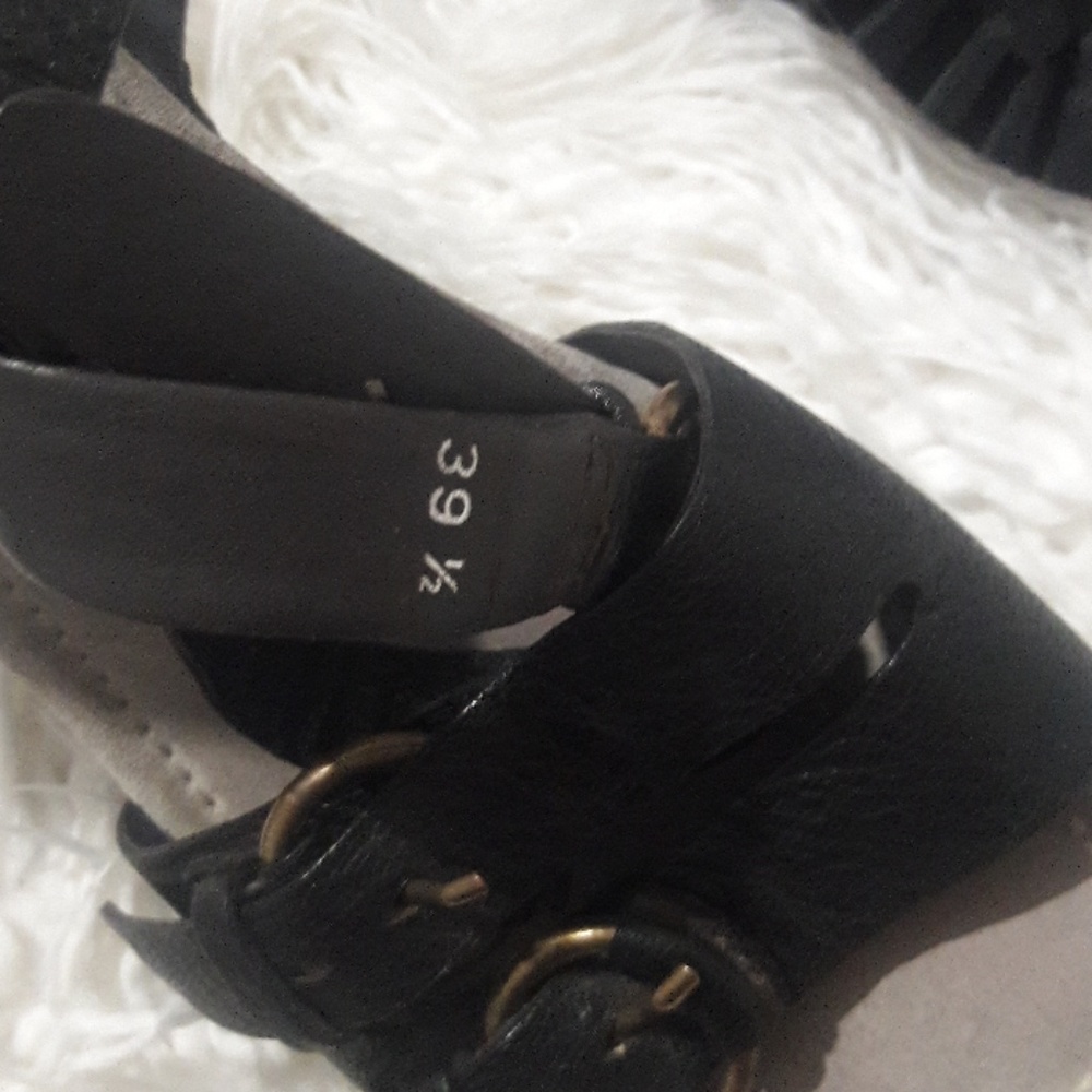 Shoe - Picture 7 of 7